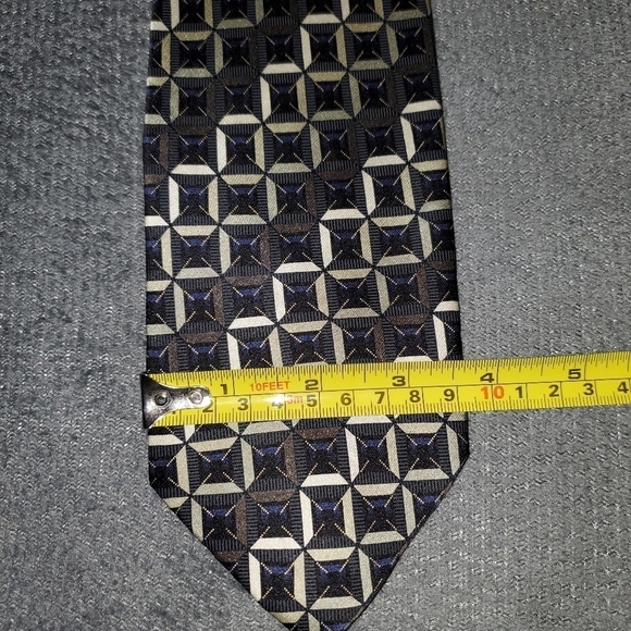 Square Patterned Tie - NEW - Picture 4 of 7